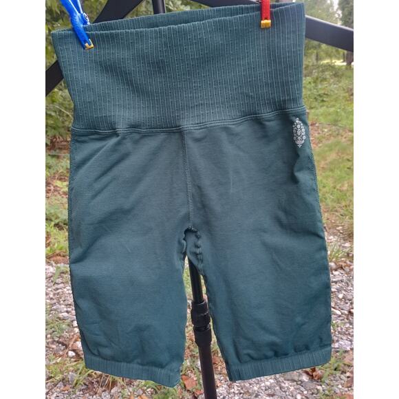 Free People Movement Good Karma Biker Shorts Small Green - Picture 1 of 7